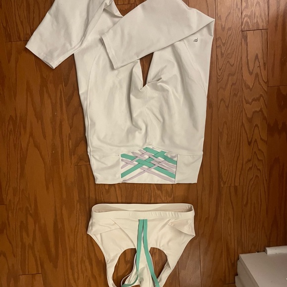 Fabletics Set Cream Leggings and top - Picture 4 of 4